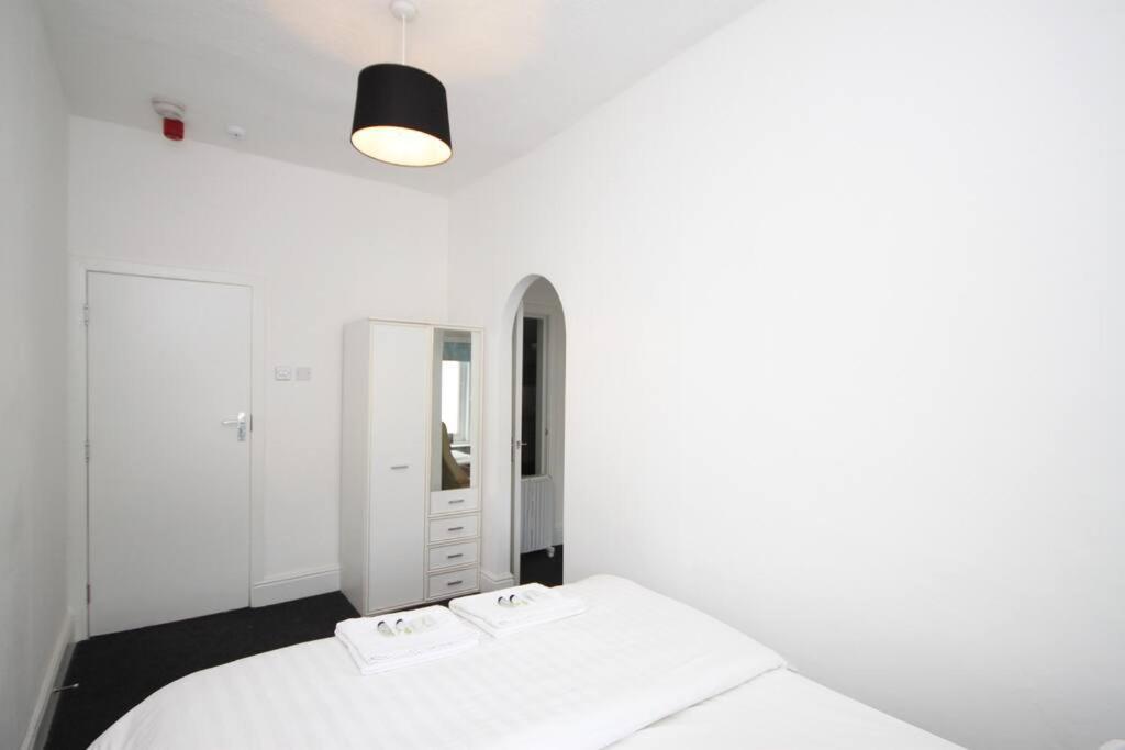 Barton Beachside - Penthouse Twobedroom Apartment, Double & Twins - & Promenade Location - Over 21's, Family Friendly Only, Id Required, Stairs Access, Free Parking Appartamento
