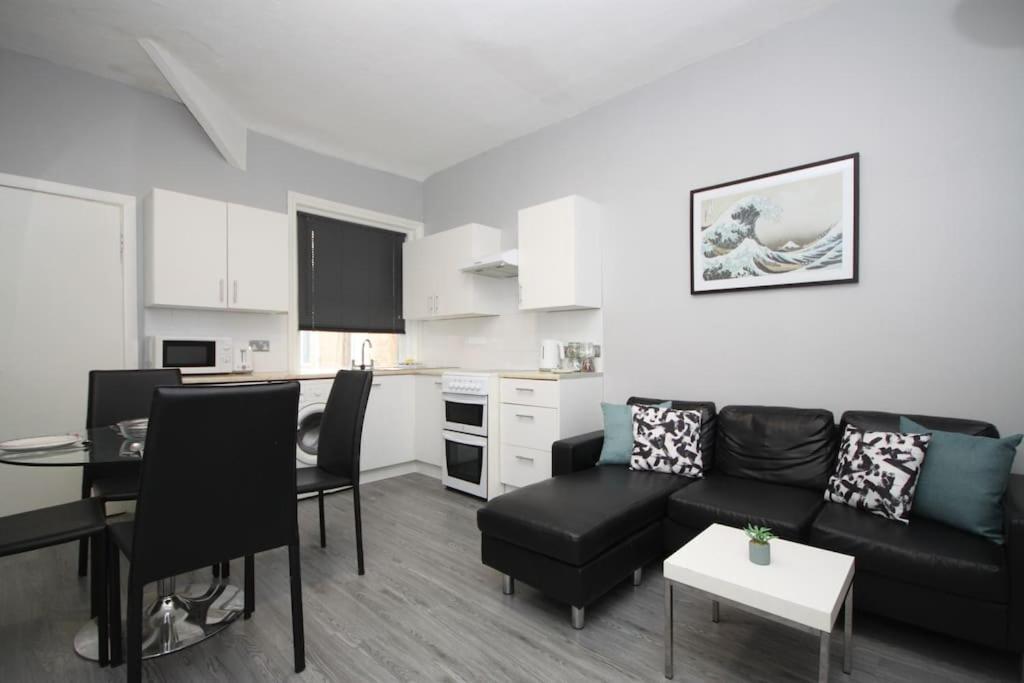 Appartamento Barton Beachside - Penthouse Twobedroom Apartment, Double & Twins - & Promenade Location - Over 21's, Family Friendly Only, Id Required, Stairs Access, Free Parking