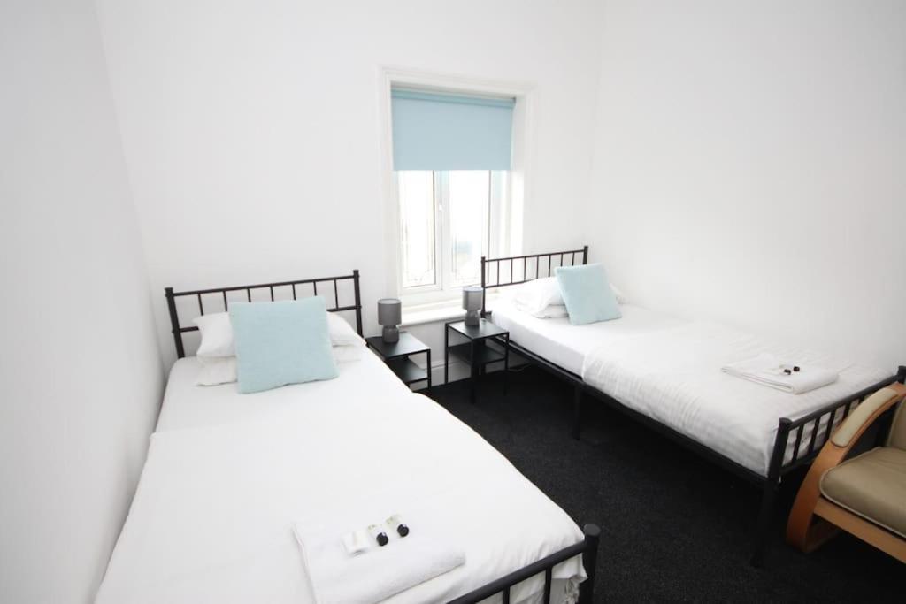 Barton Beachside - Penthouse Twobedroom Apartment, Double & Twins - & Promenade Location - Over 21's, Family Friendly Only, Id Required, Stairs Access, Free Parking Appartamento *