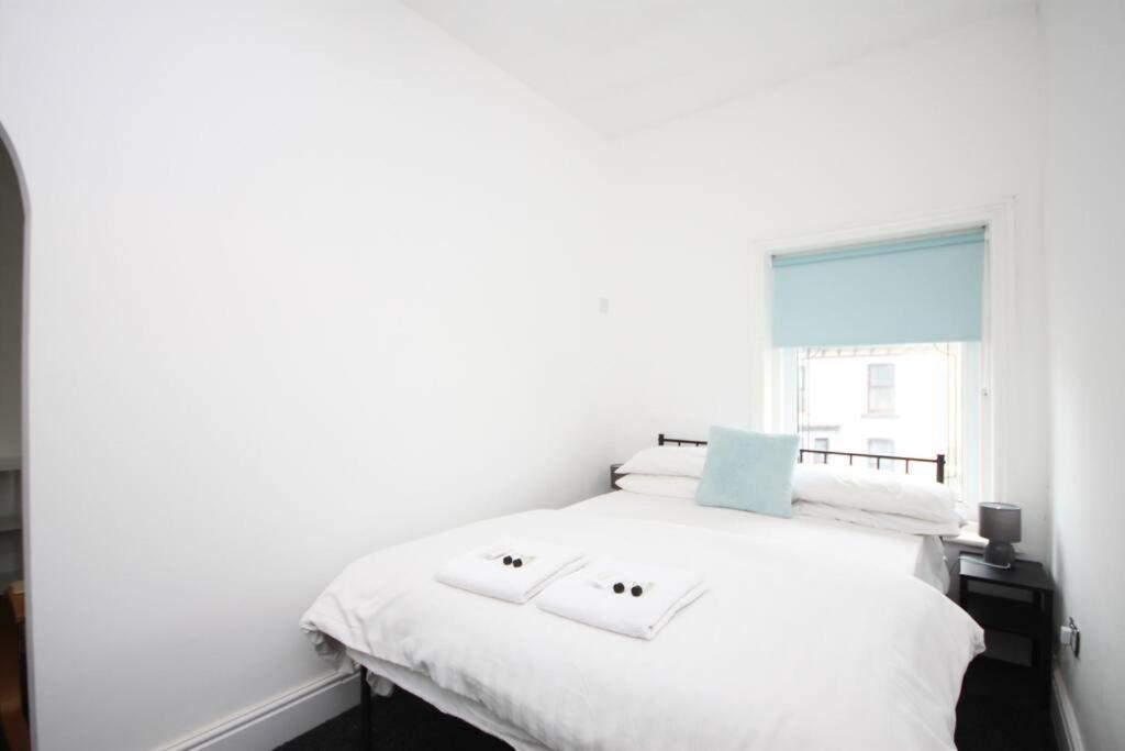 Barton Beachside - Penthouse Twobedroom Apartment, Double & Twins - & Promenade Location - Over 21's, Family Friendly Only, Id Required, Stairs Access, Free Parking Appartamento Blackpool