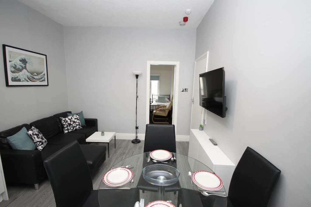 Appartamento Barton Beachside - Penthouse Twobedroom Apartment, Double & Twins - & Promenade Location - Over 21's, Family Friendly Only, Id Required, Stairs Access, Free Parking *